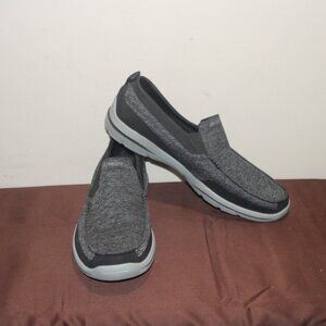 NWWOB MENS SKECHERS RELAXED FIT SLIP ON SHOES = SIZE13